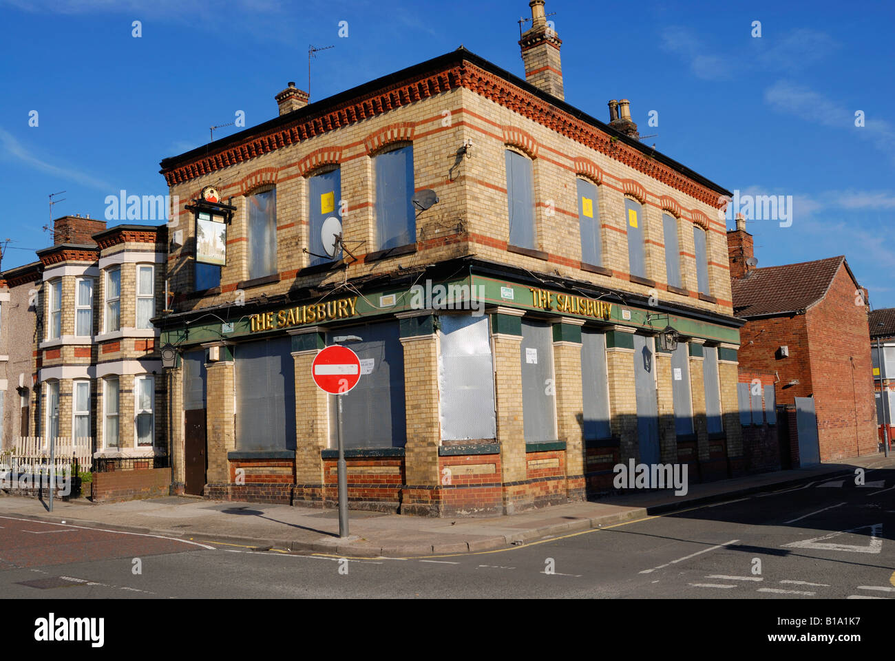 The Salisbury public house and homes boarded up in Granton Road  Anfield, Liverpool boarded up ready for redevelopment. Stock Photo