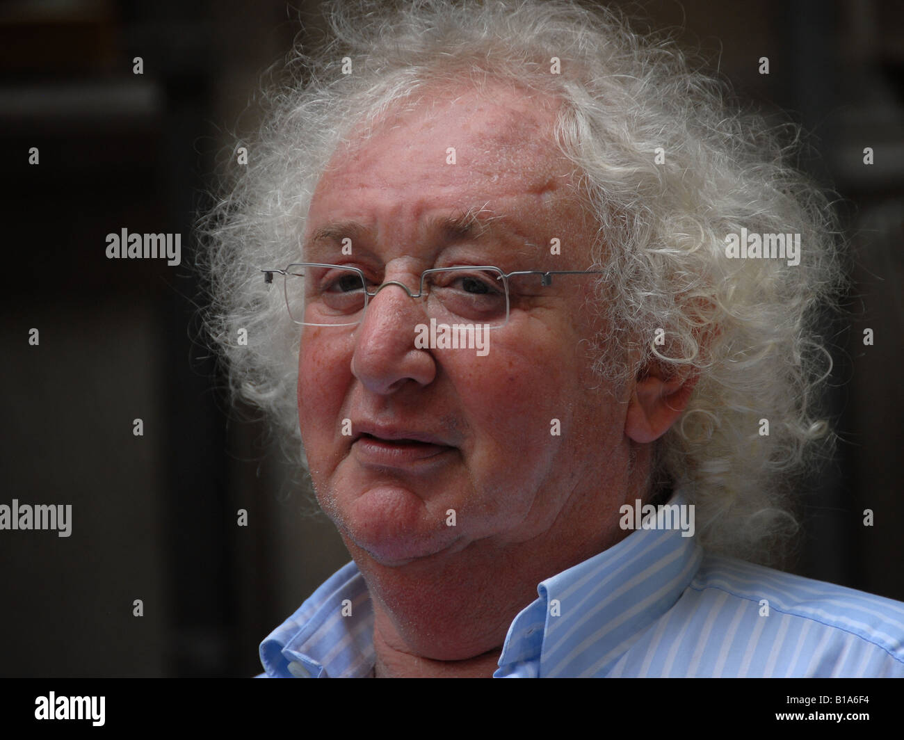 Old man with white hair hi-res stock photography and images - Alamy