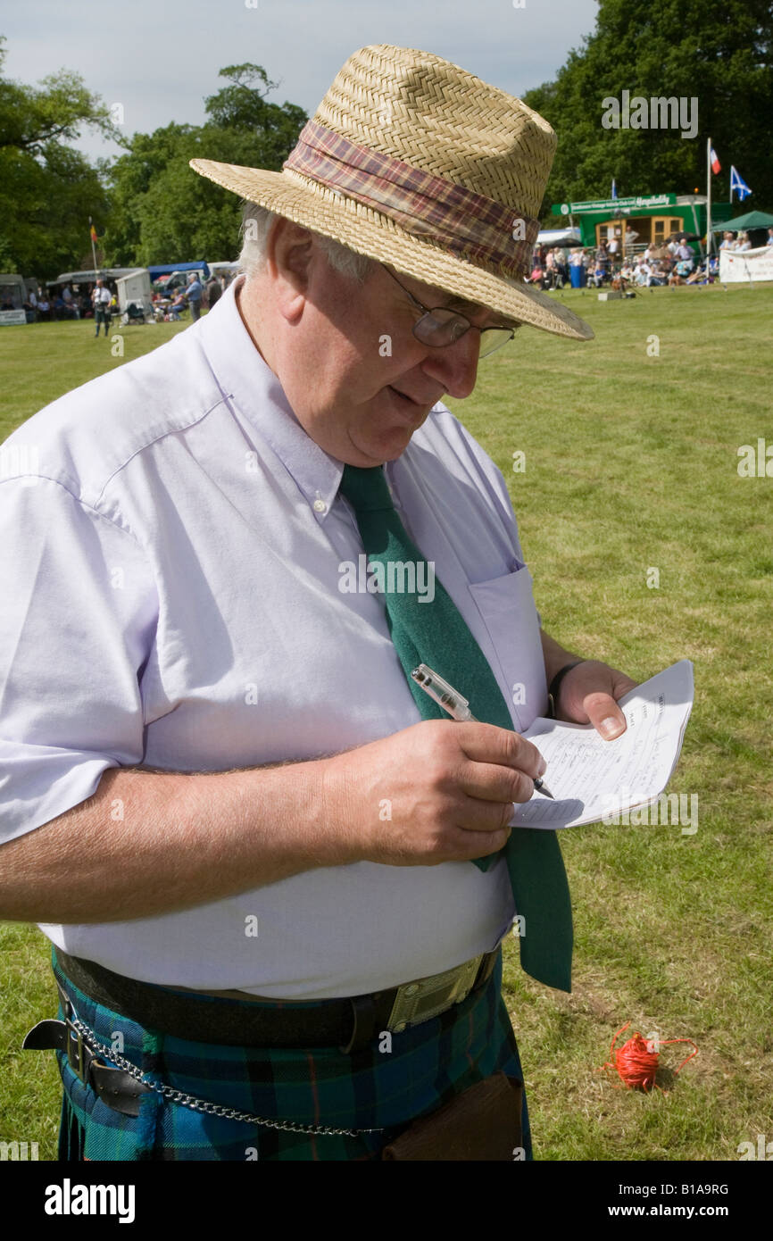 Scottish man kilt hi-res stock photography and images - Alamy