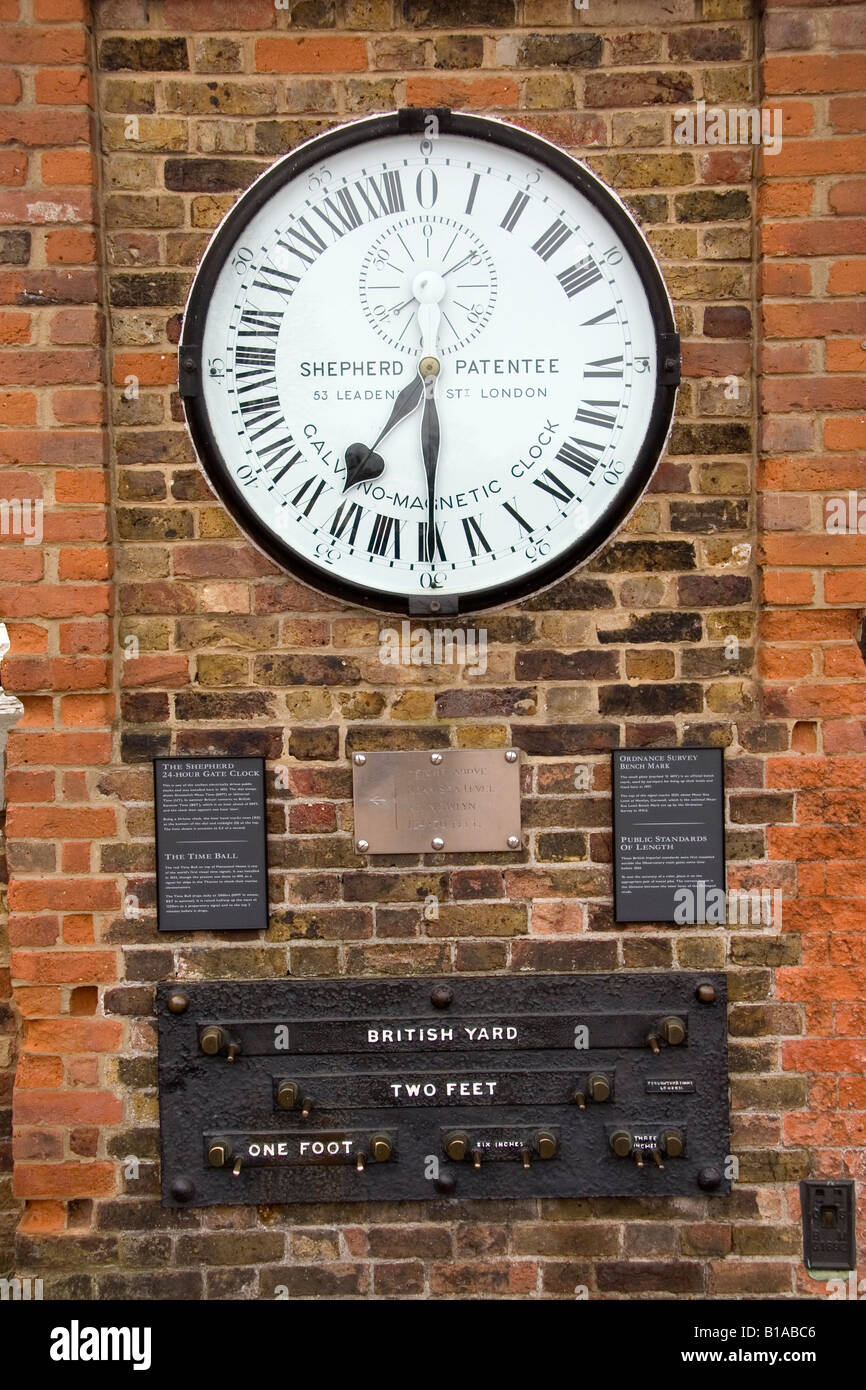 A clock at the meridian that marks Greenwich Mean Time at the Royal Observatory (Greenwich, London). Stock Photo