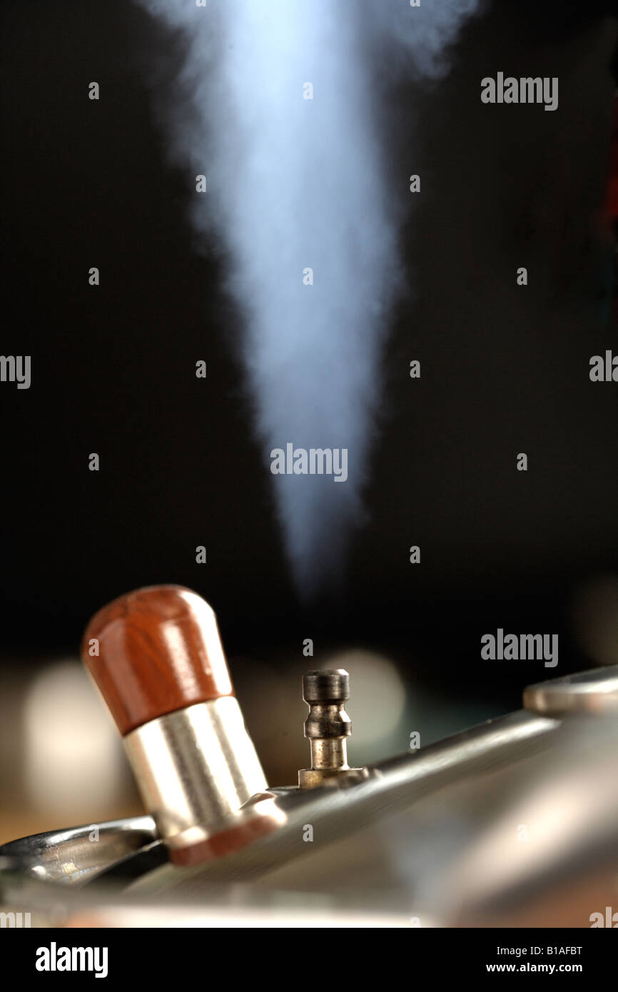 Pressure cooker steam hires stock photography and images Alamy