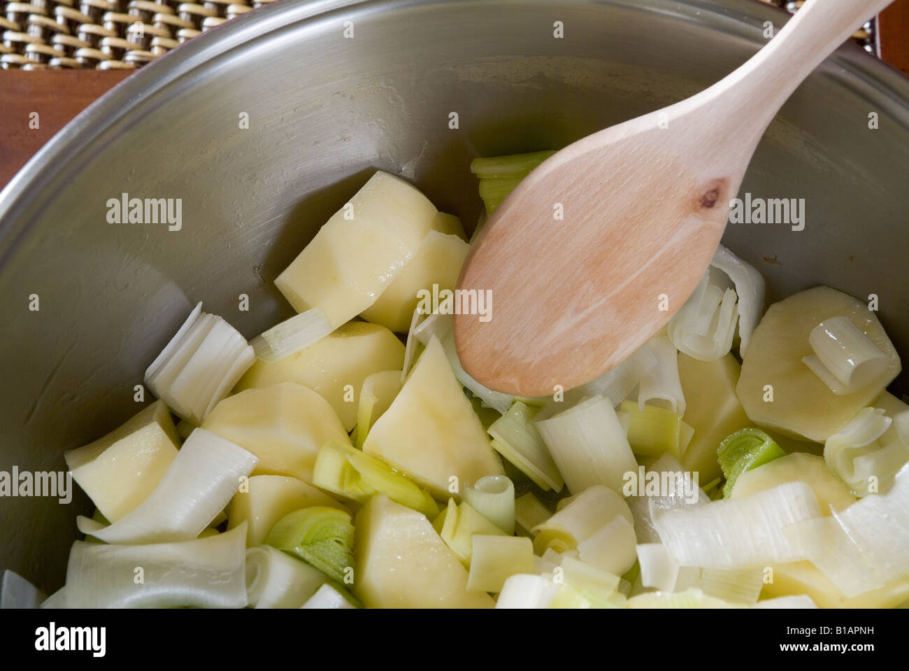 Frying Lightly Potatoes And Leeks Stock Photo - Alamy