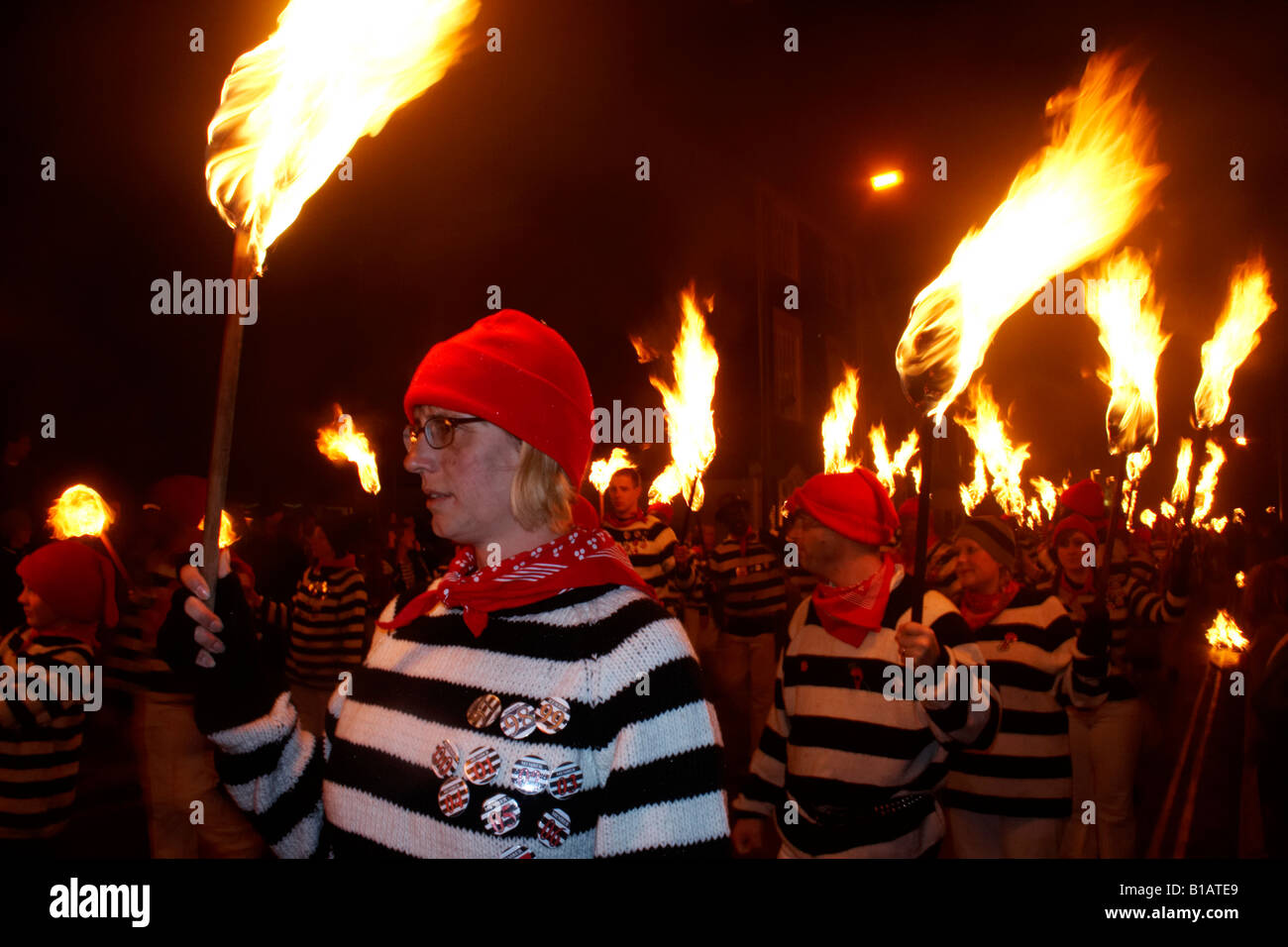 Guy Fawkes night ( bonfire night ) , Lewes , Sussex , Uk Stock Photo ...
