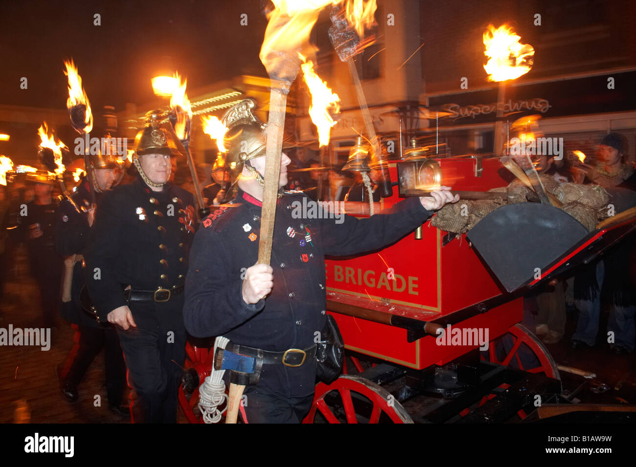 Guy Fawkes night ( bonfire night ) , Lewes , Sussex , Uk Stock Photo ...