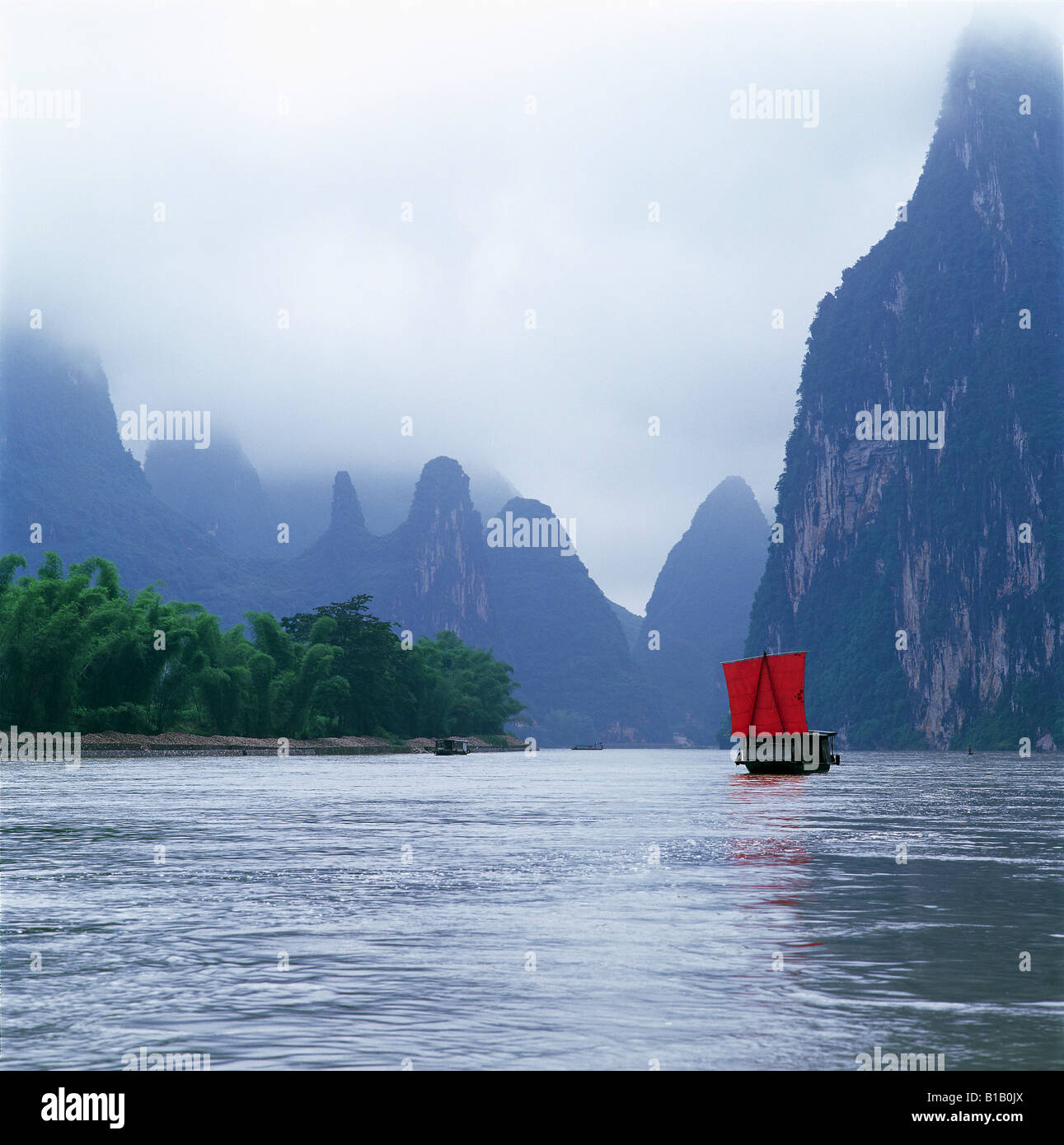 Asian river boat hi-res stock photography and images - Alamy