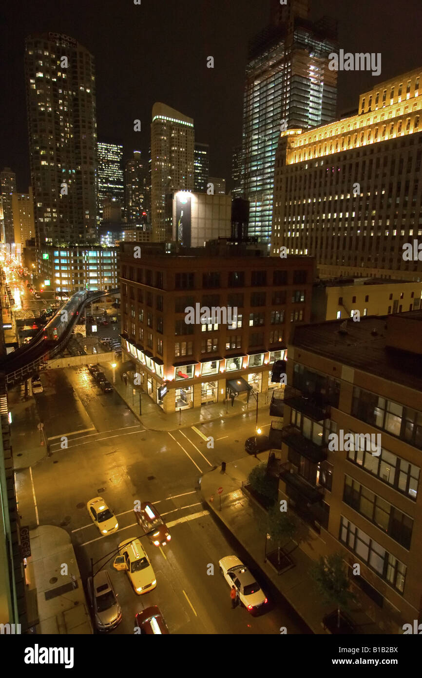 A Brown Line El train curves down the elevated tracks above Hubbard St ...