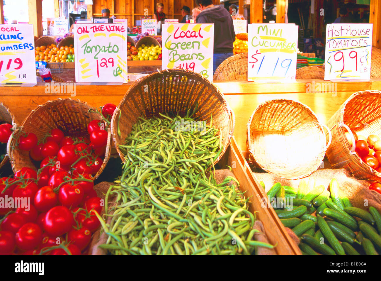 Duncan, Vancouver Island, BC, British Columbia, Canada - Farmer's Market, Fresh Local Tomatoes, Beans, and Vegetables for sale Stock Photo