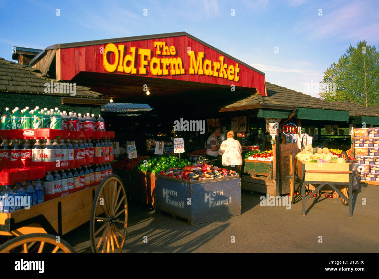Duncan, BC, Vancouver Island, British Columbia, Canada - Farmer's Market and Grocery Store, Fresh Fruits and Vegetables for sale Stock Photo