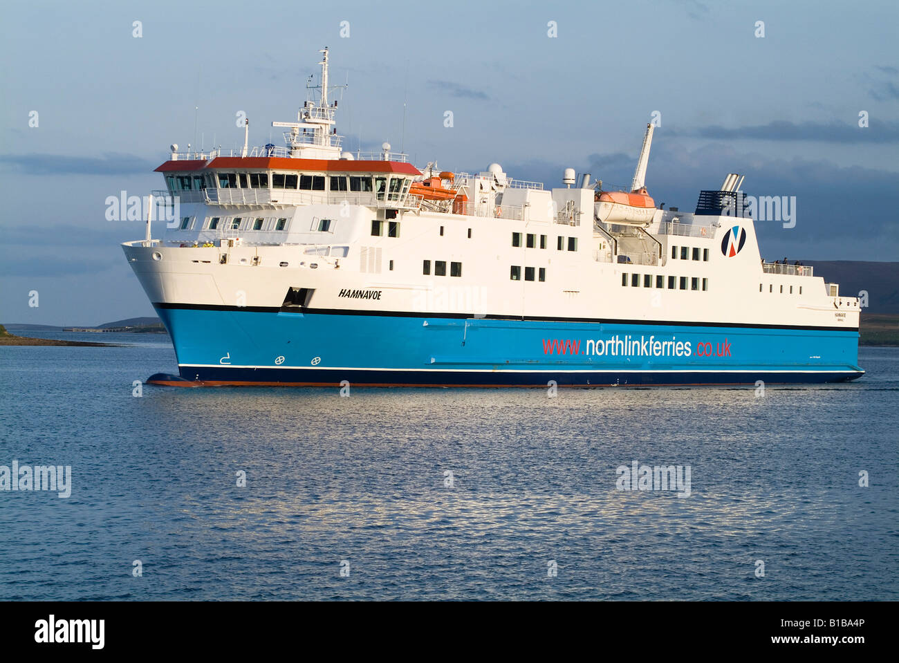 dh Northlink Ferry SHIPPING UK Passenger car ferry MV Hamnavoe arriving Stromness Scapa Flow boat uk Stock Photo