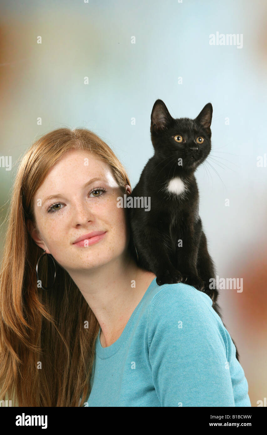woman with cat on shoulder Stock Photo - Alamy