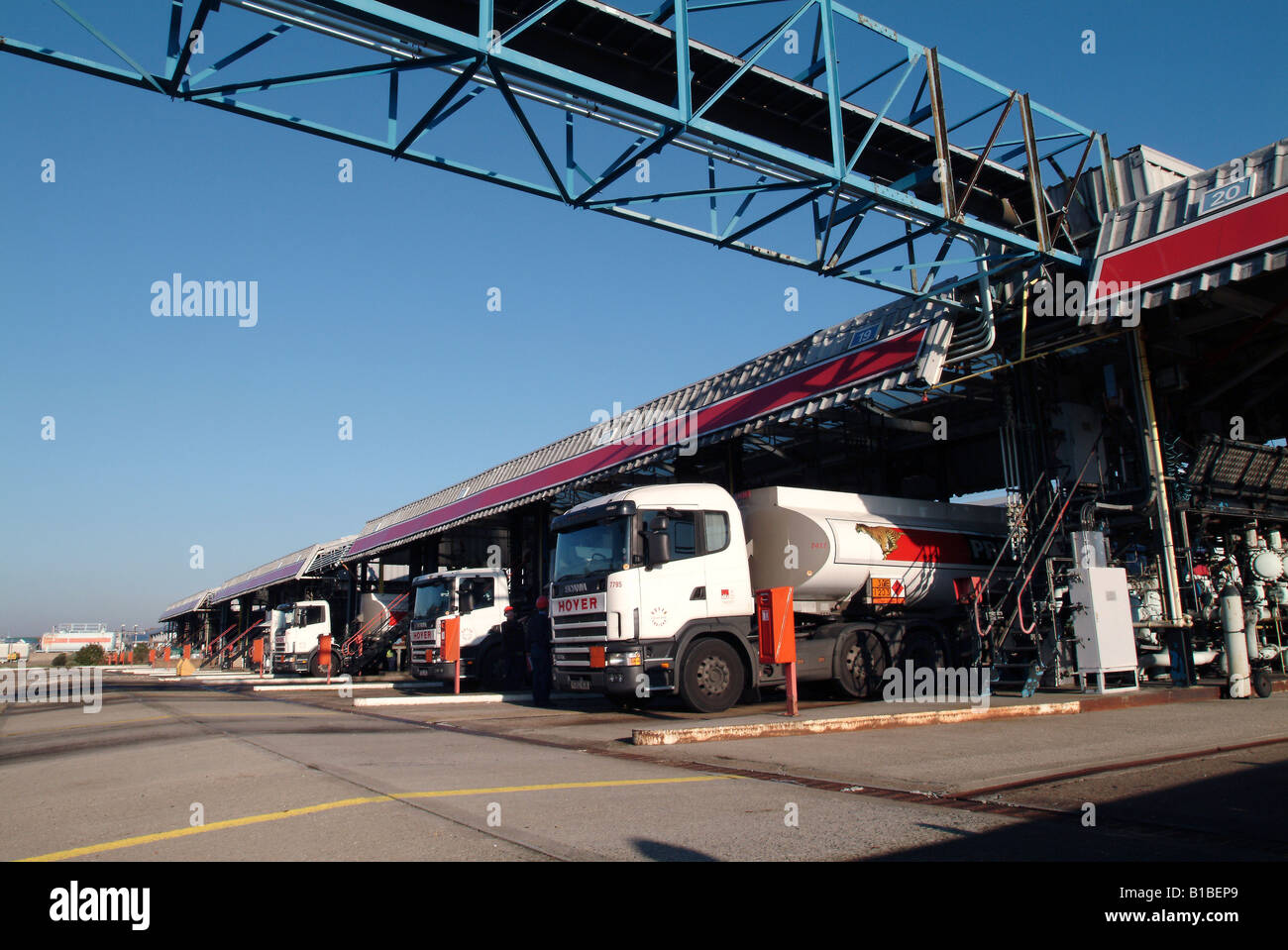 Hoyer fuel delivery tankers at Esso West London Terminal Stock Photo