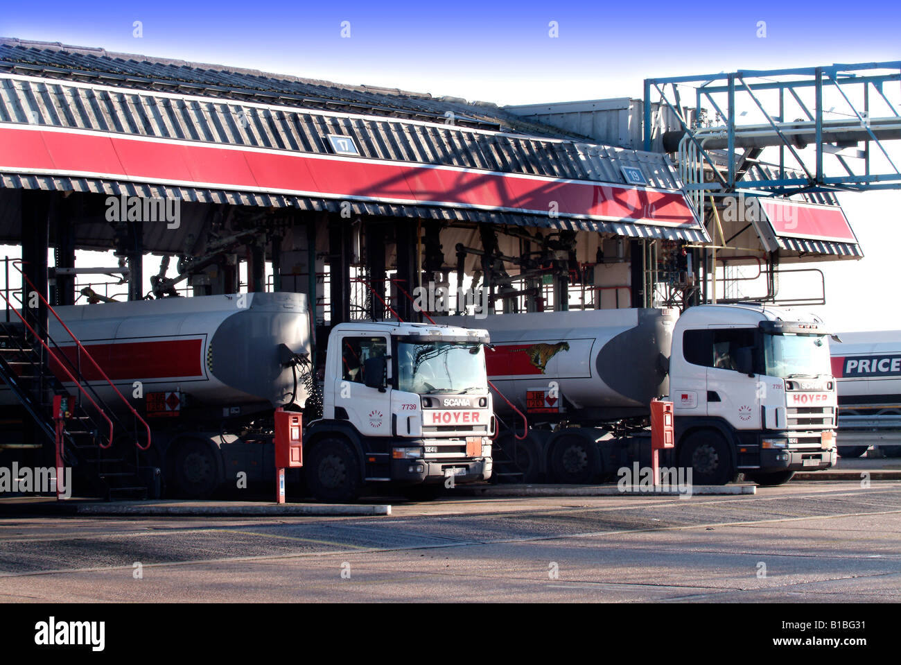 Hoyer fuel delivery tankers at Esso West London Terminal Stock Photo