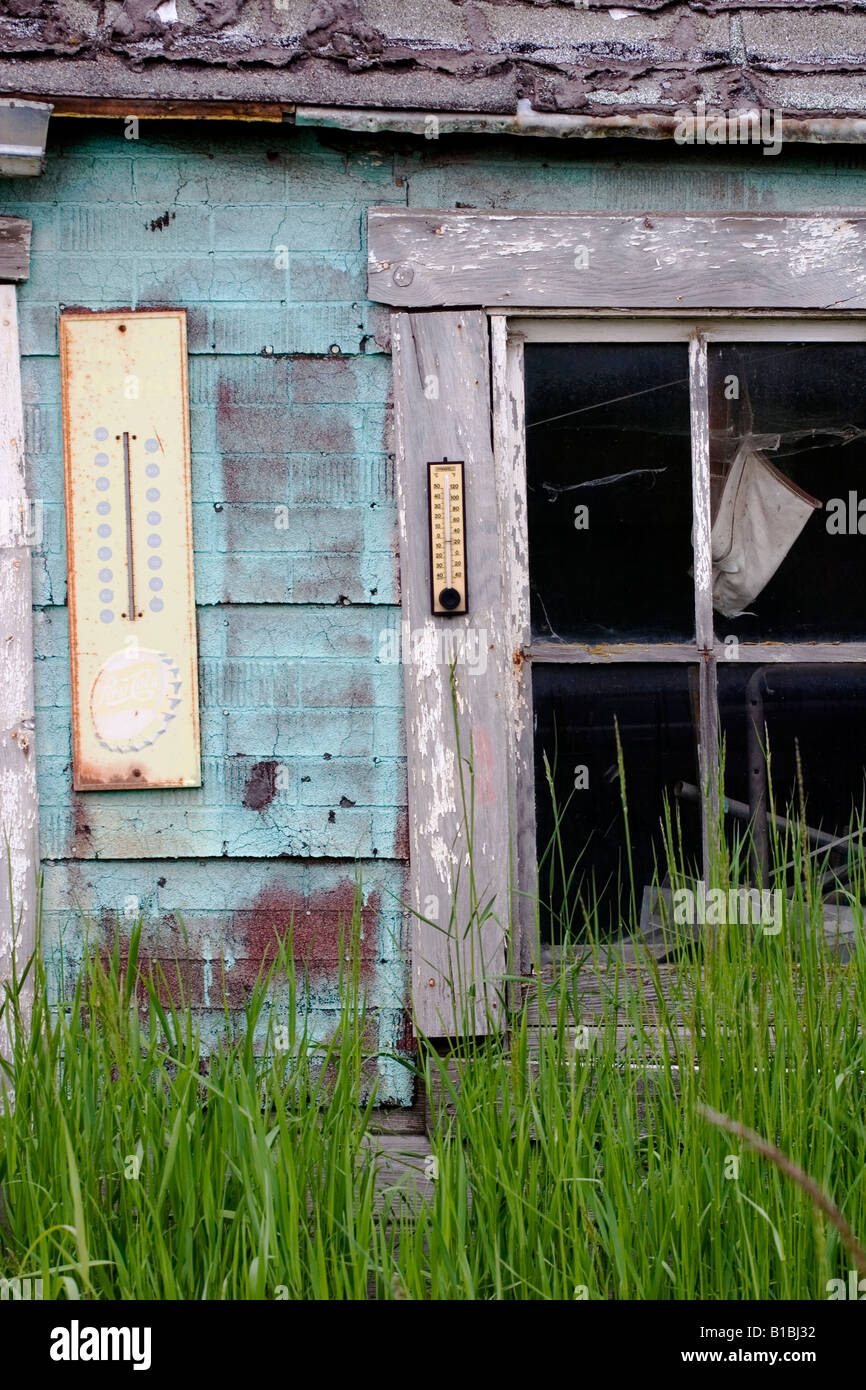 Old rundown shack Stock Photo - Alamy