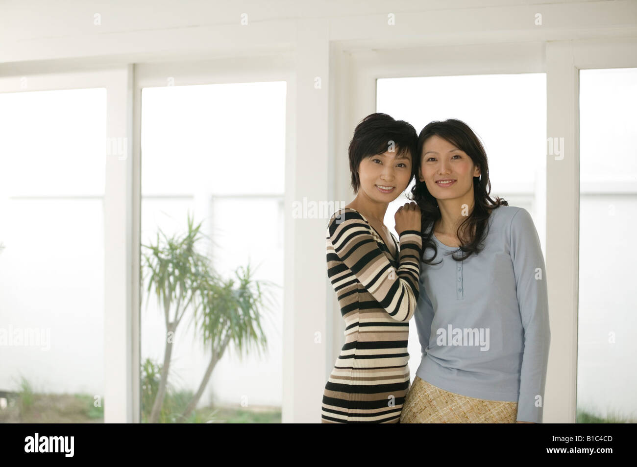 Portrait two smiling women hi-res stock photography and images - Alamy