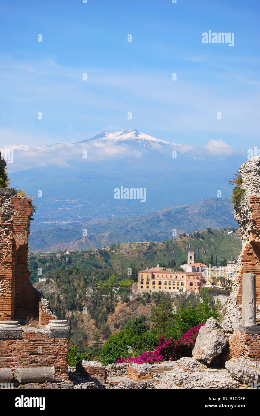 The Teatro Greco with Mount Etna behind, Taormina, Messina Province, Sicily, Italy Stock Photo