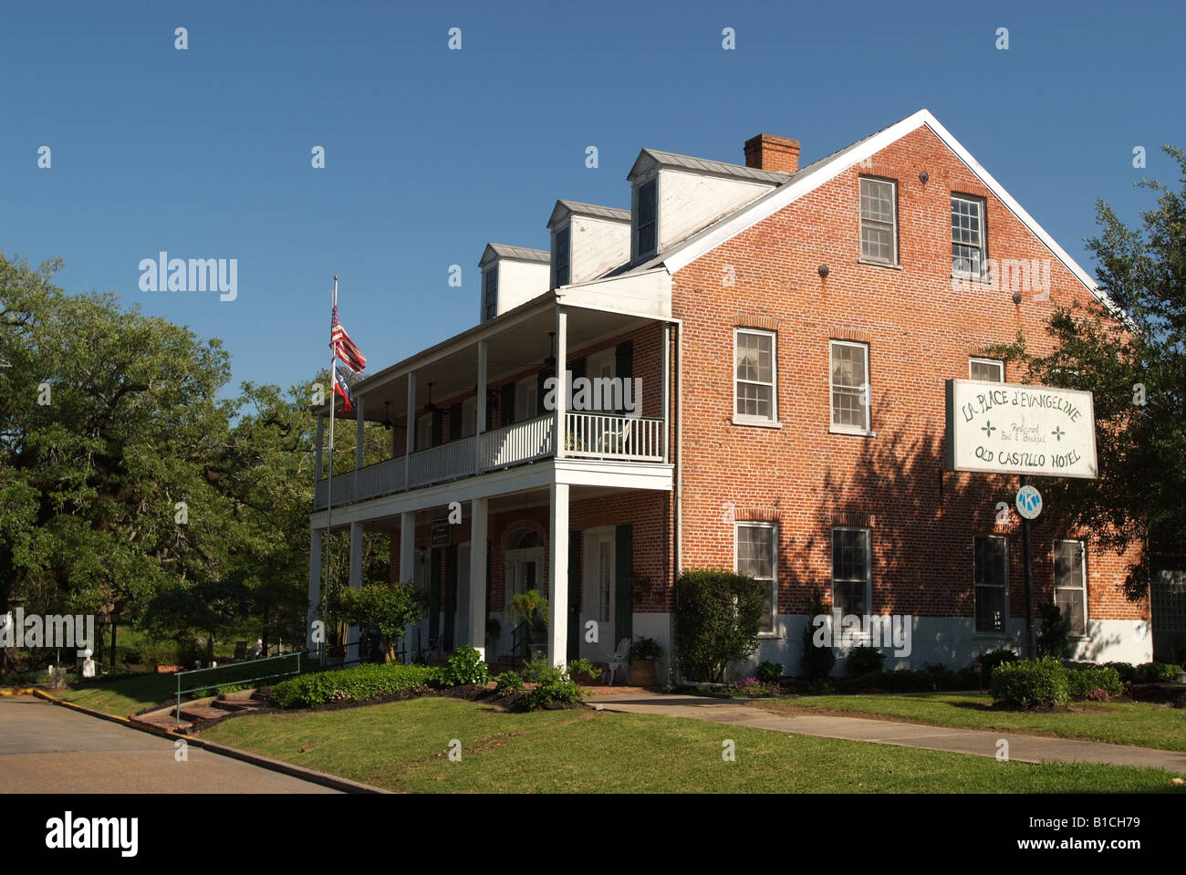 USA Louisiana LA Cajun Country St Martinville The Old Castillo Hotel B