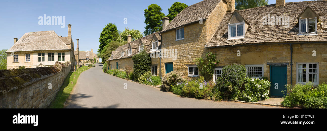 Snowshill Manor and stone cottages in the Cotswolds village of Snowshill, Gloucestershire Stock Photo