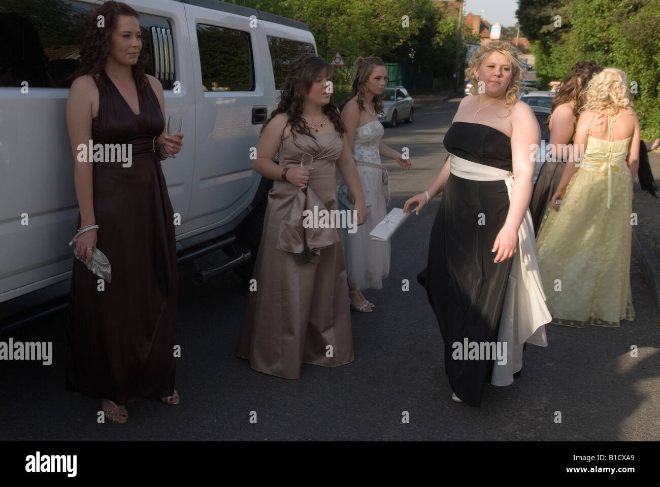Prom party UK 2000s limousine sixteen year old teenage girls going to a leaving school prom  Surrey 2008 UK  HOMER SYKES Stock Photo