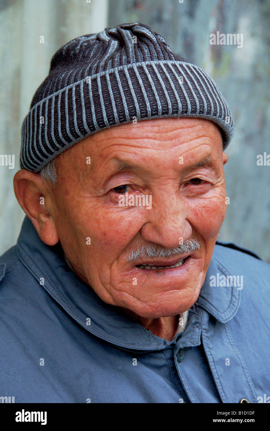 An old man sits outside the Grand Bazaar in Istanbul, selling traditional beads and rosaries. Stock Photo