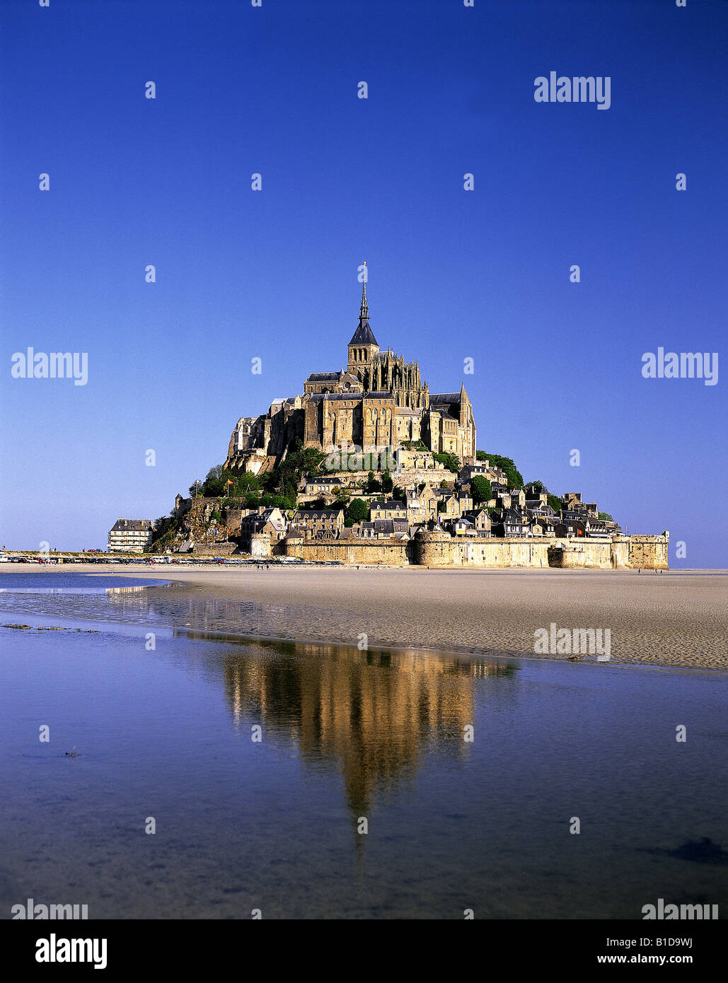 Spire mont st michel abbey hi-res stock photography and images - Alamy