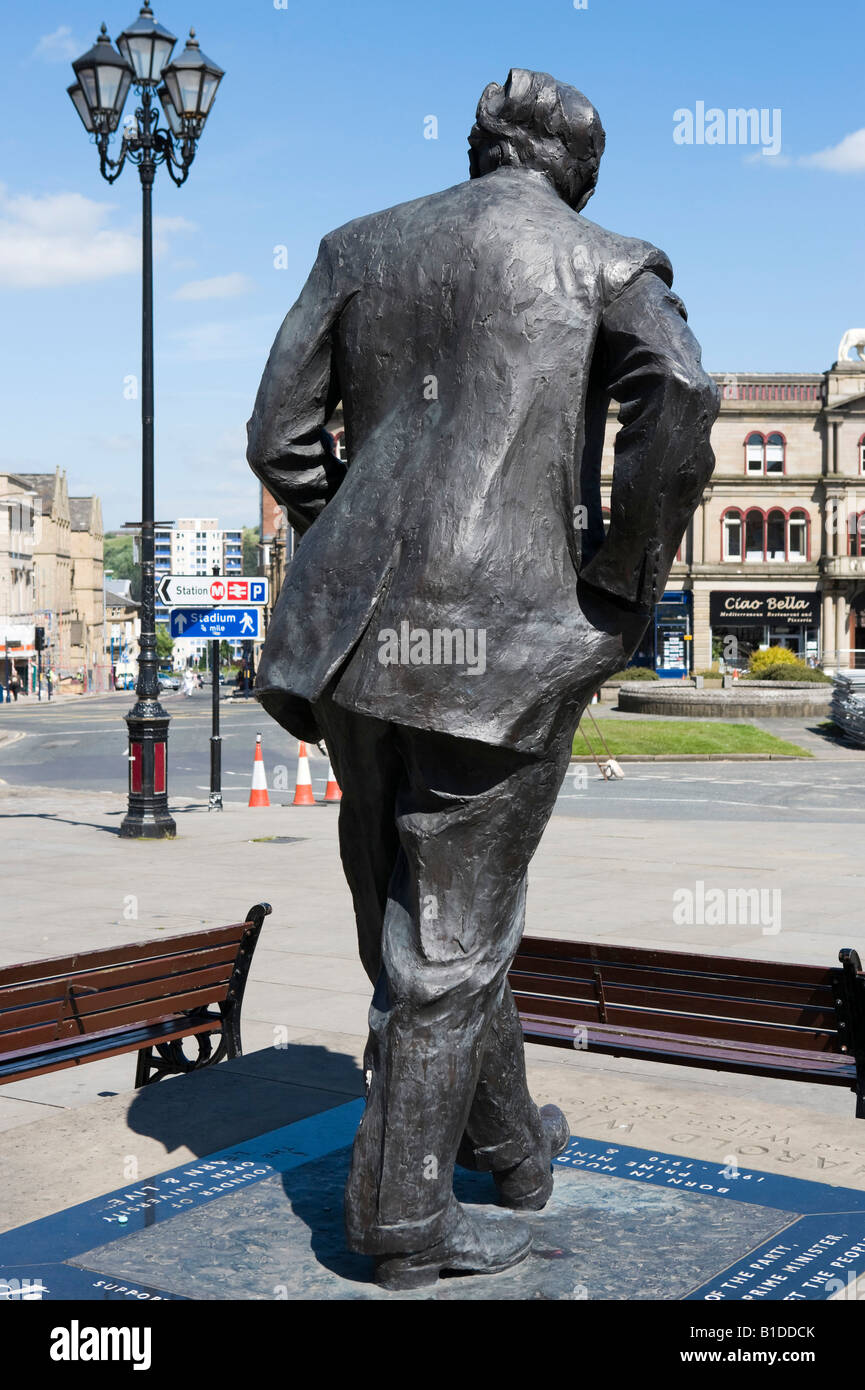 Statue of former Labour Prime Minister Harold Wilson outside the railway station, Huddersfield, West Yorkshire, England Stock Photo