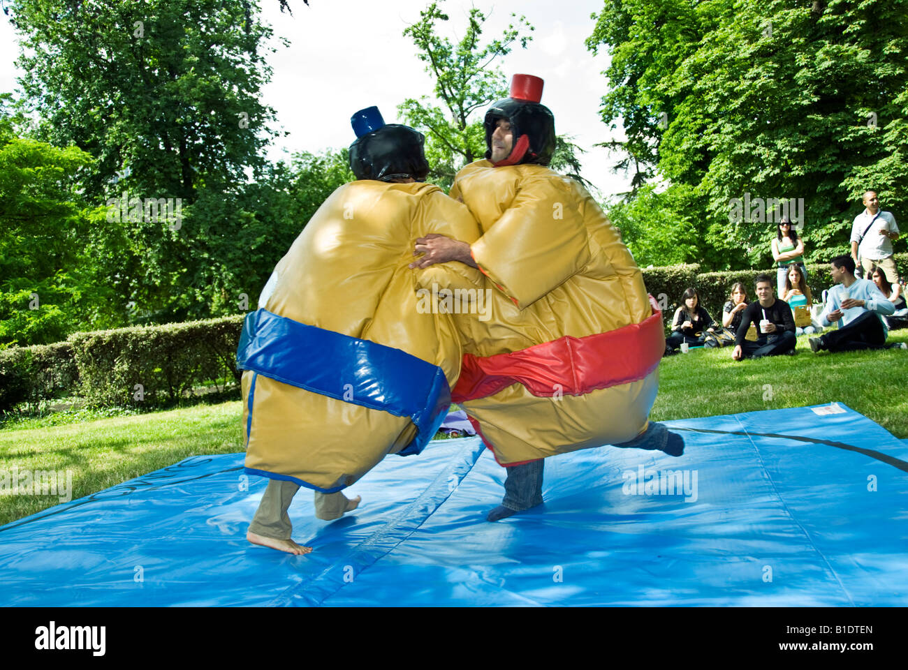 Paris France, 'Public Parks' Young People Watching Two 'Sumo Wrestlers' in Costume Fighting Outside in 'Parc de Vincennes' Stock Photo