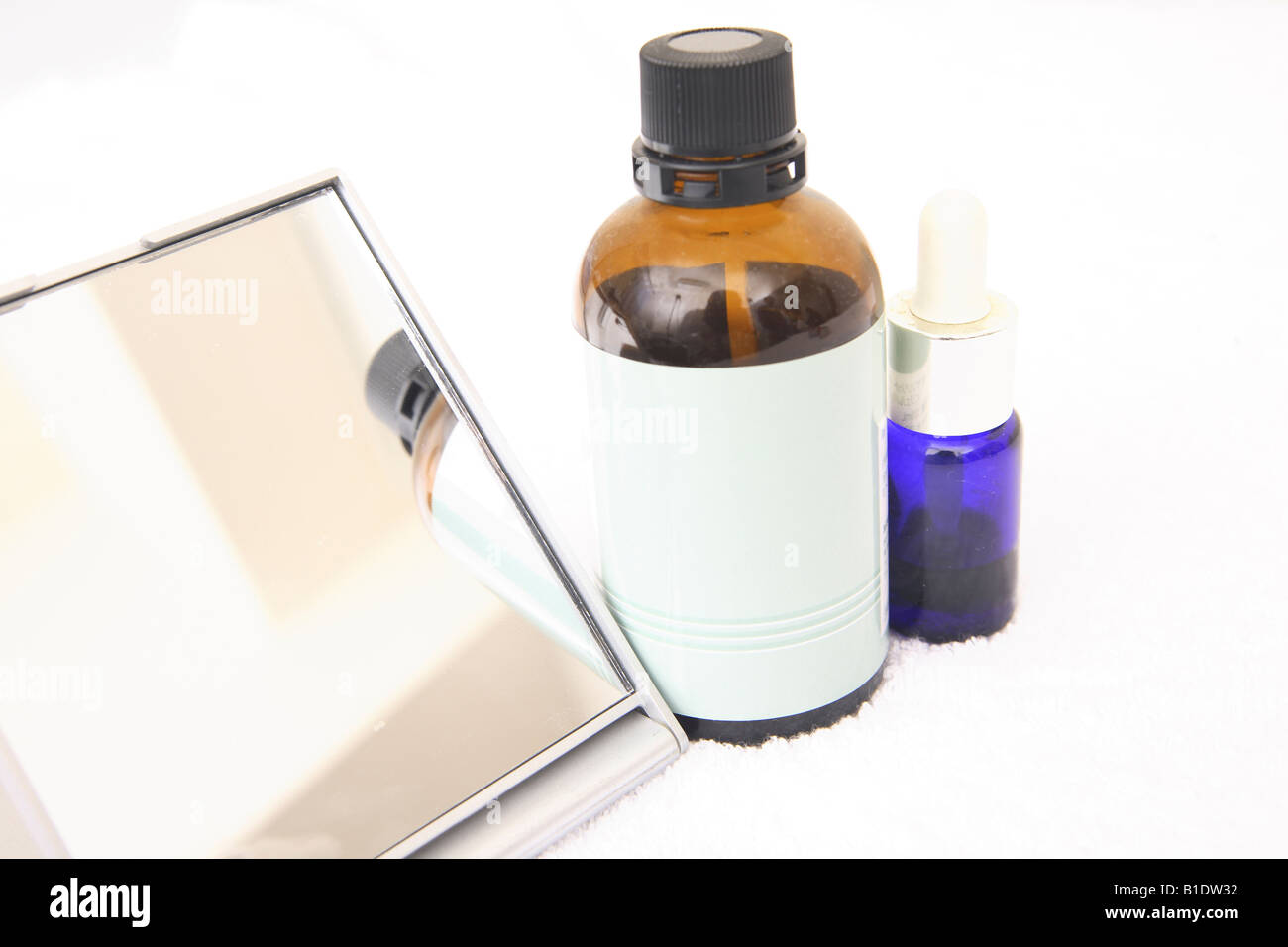 Cosmetics articles hi-res stock photography and images - Alamy