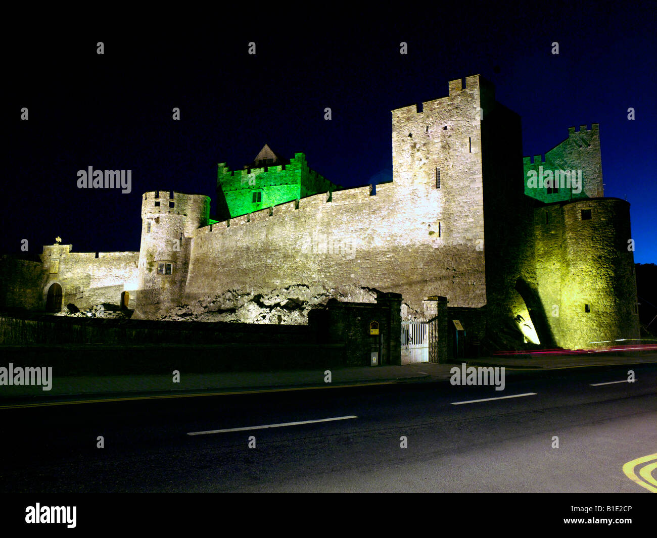Cahir castle tipperary ireland hi-res stock photography and images - Alamy