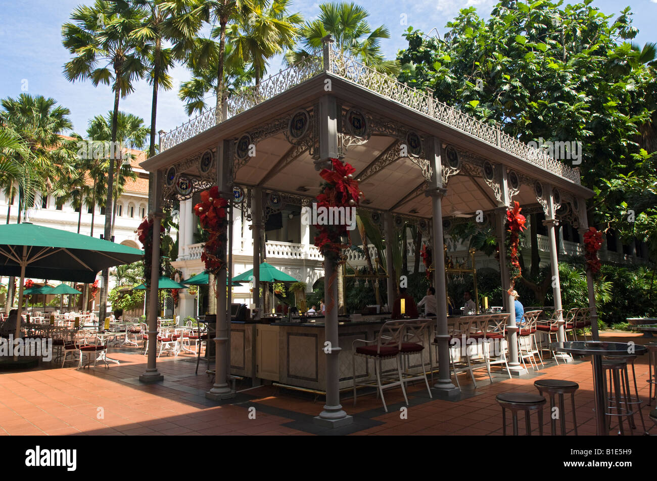 Raffles Courtyard & Gazebo Bar, Raffles Hotel Singapore Stock Photo