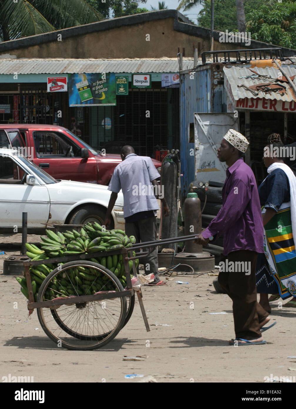 Tanzania village cart plantain Stock Photo