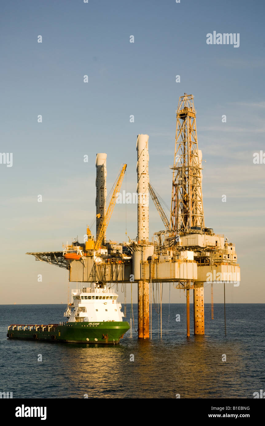 Oil rigs gulf of mexico hires stock photography and images Alamy