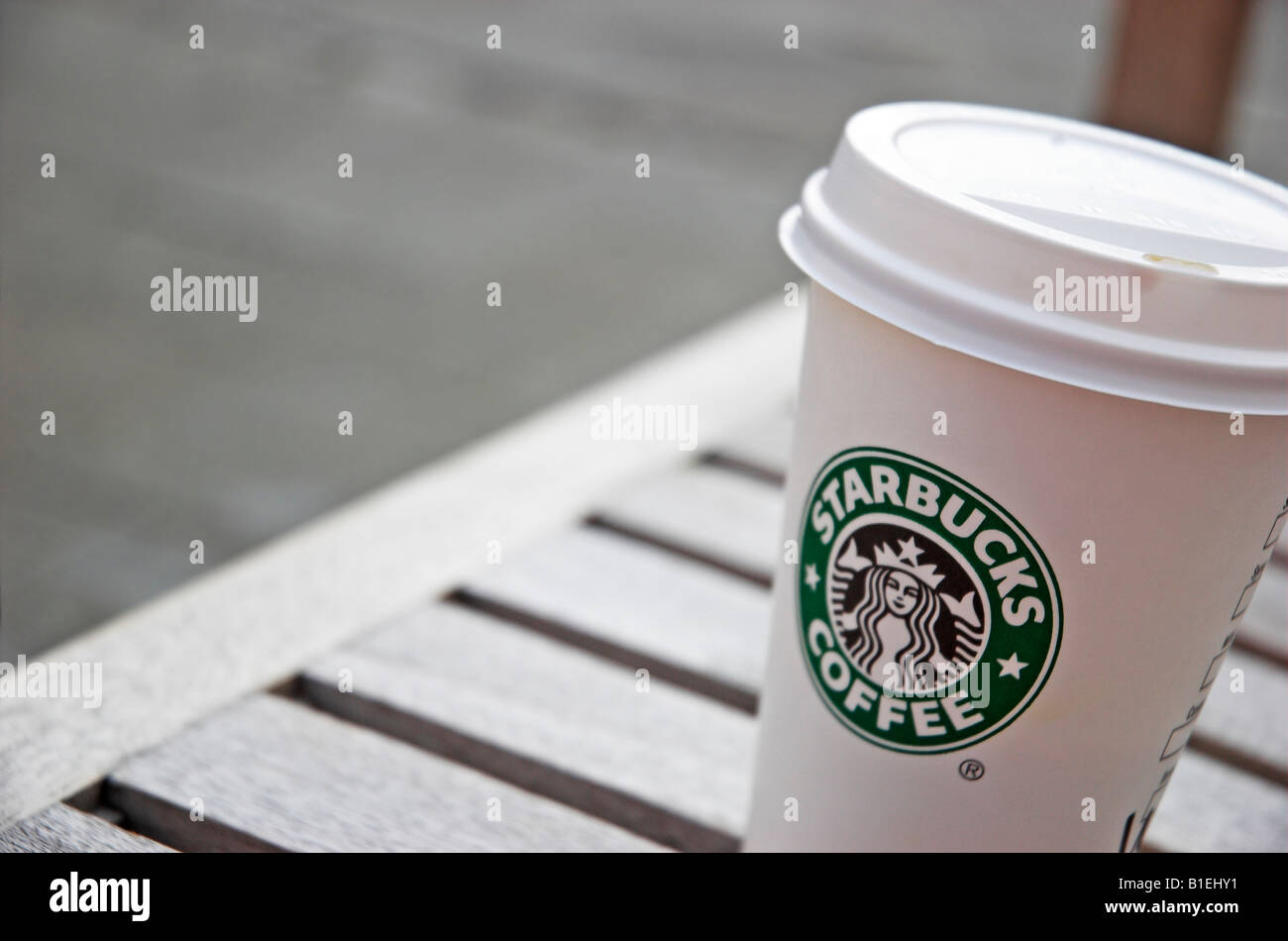 Starbucks take away coffee cup Stock Photo - Alamy