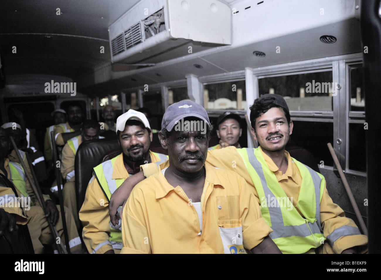 migrant workers in Qatar, roadsweepers starting work at 2 am Stock Photo