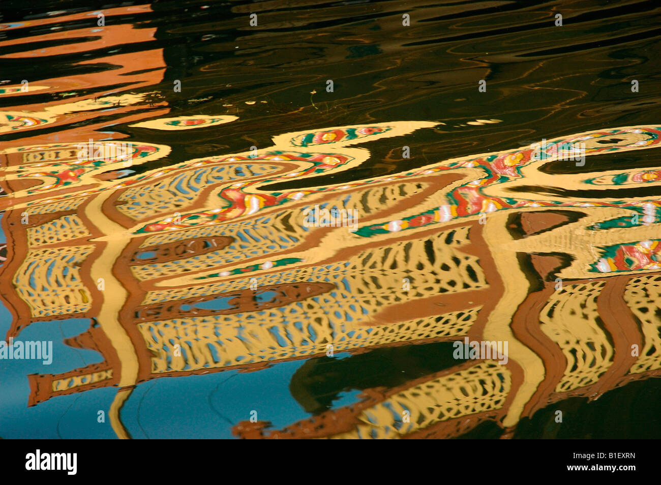 Gold reflaction hi-res stock photography and images - Alamy