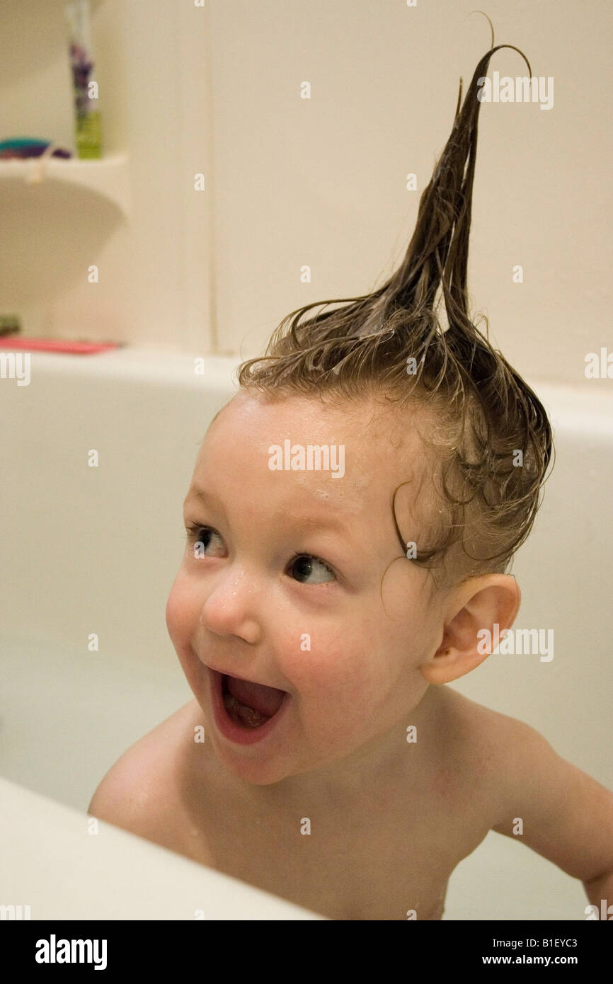 Laugh girl bathtub hires stock photography and images Alamy