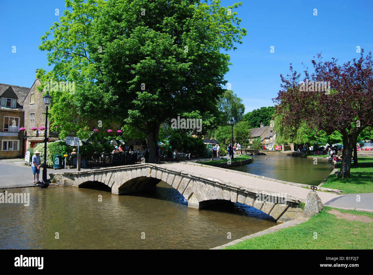 Stone Bridges Over River Windrush Bourton on the Water Cotswolds stone-bridges-over-river-windrush-bourton-on-the-water-cotswolds