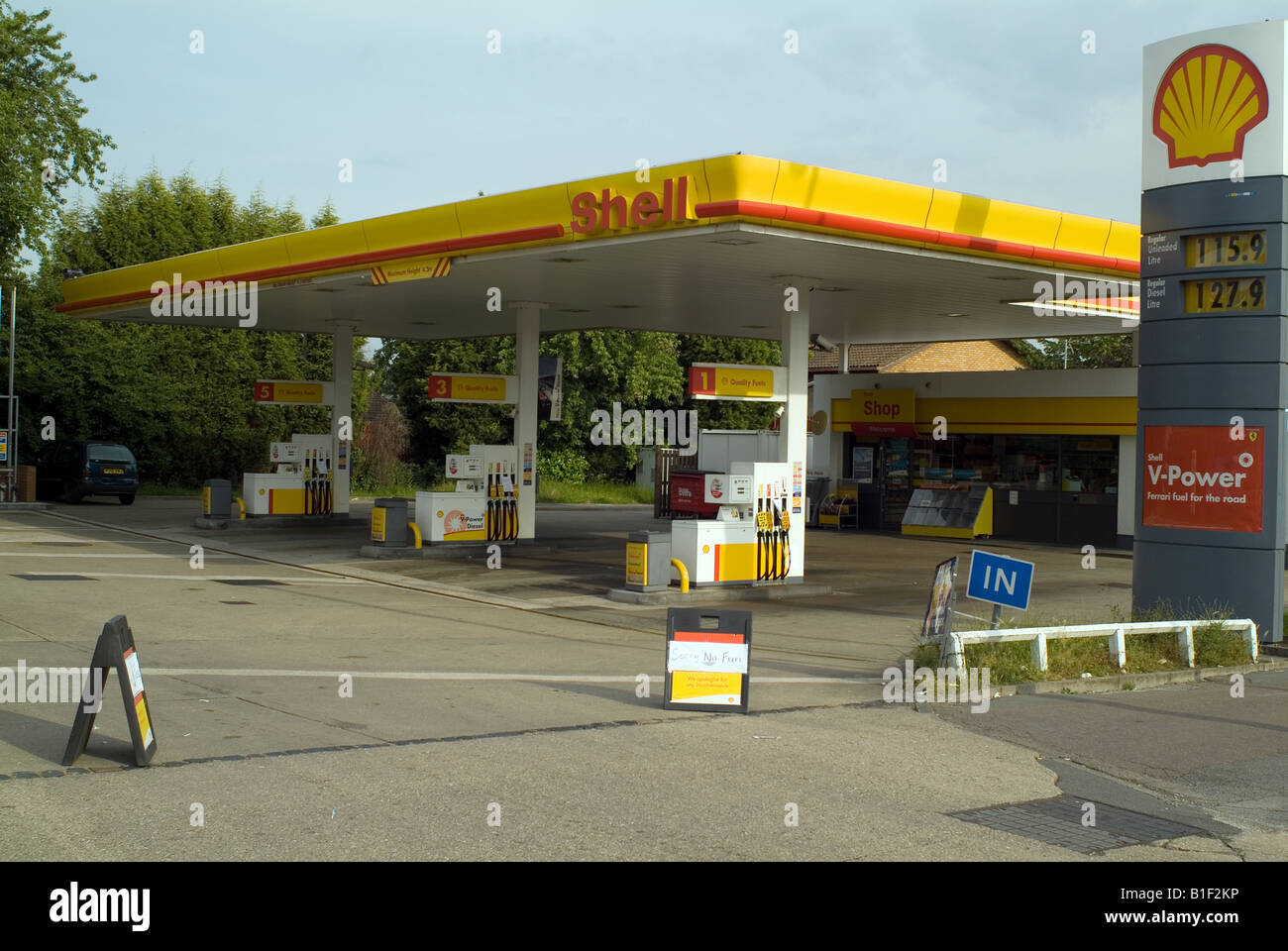 empty shell petrol filling station with no fuel Stock Photo