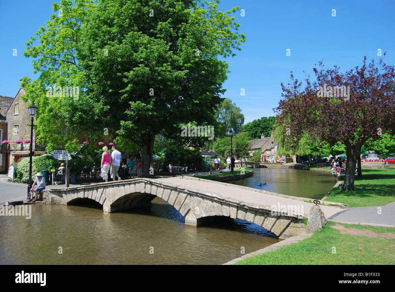 Stone Bridges Over River Windrush Bourton on the Water Cotswolds stone-bridges-over-river-windrush-bourton-on-the-water-cotswolds