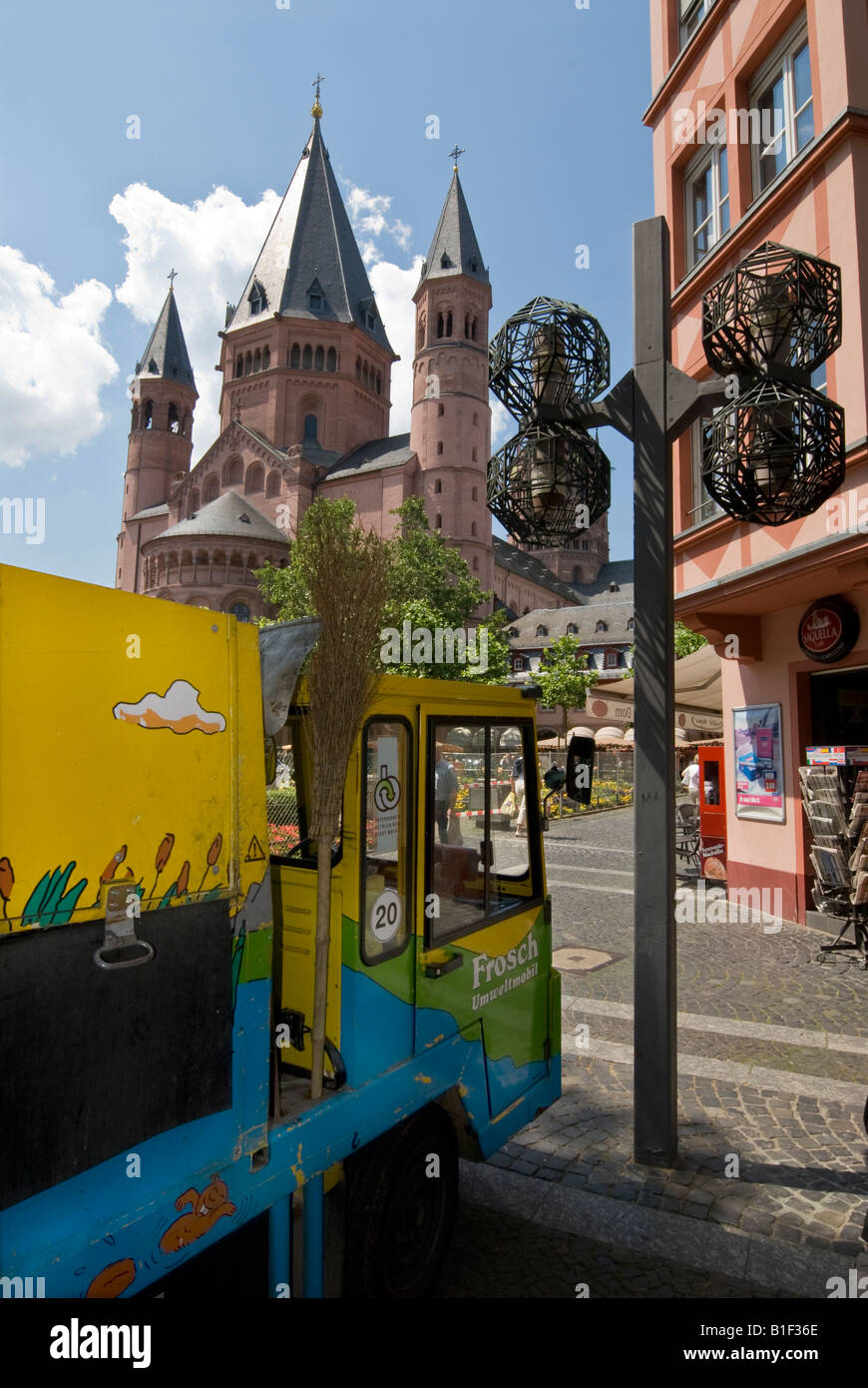 Domplatz germany liebfrauenplatz hi-res stock photography and images ...