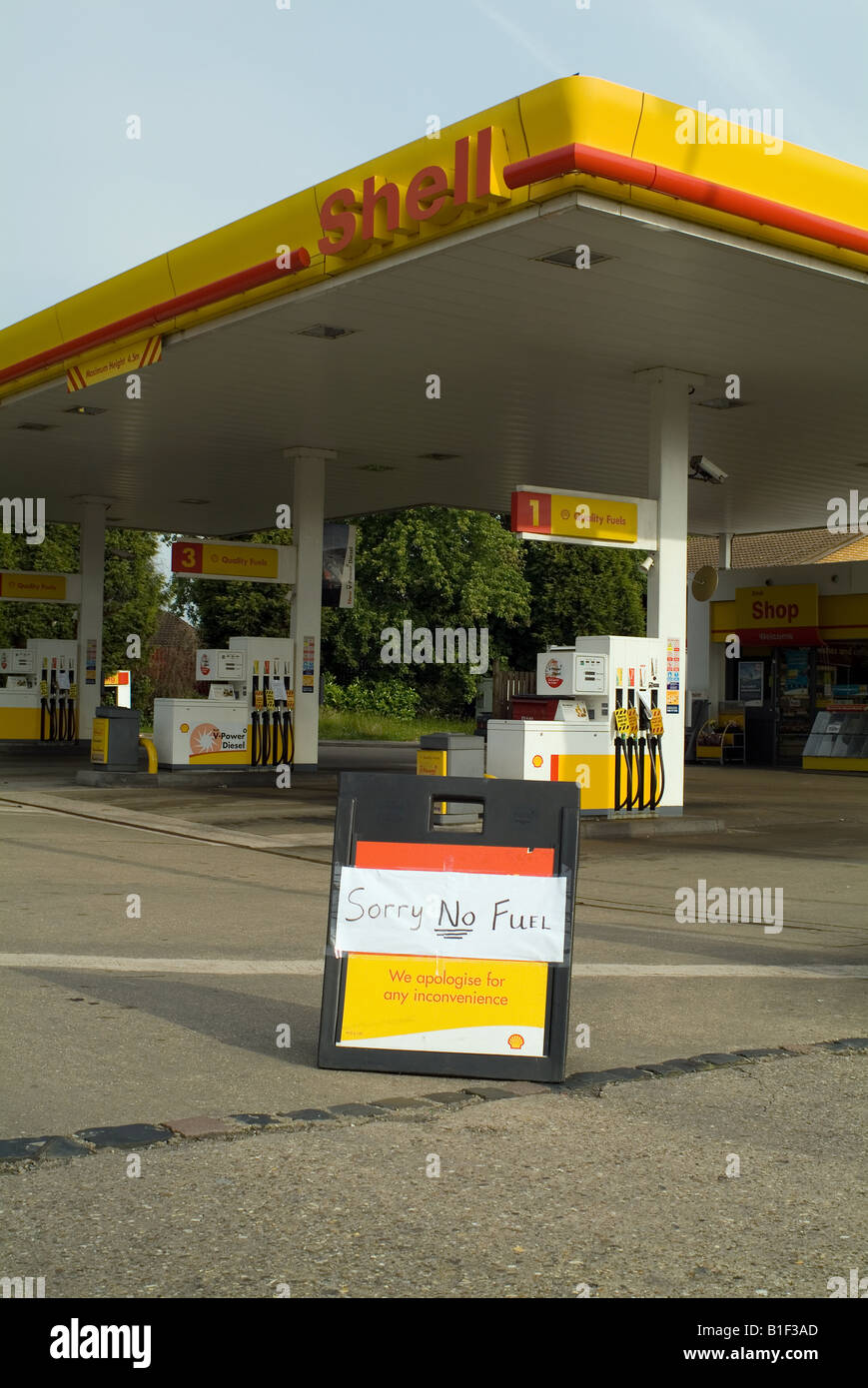 empty shell petrol filling station with no fuel Stock Photo