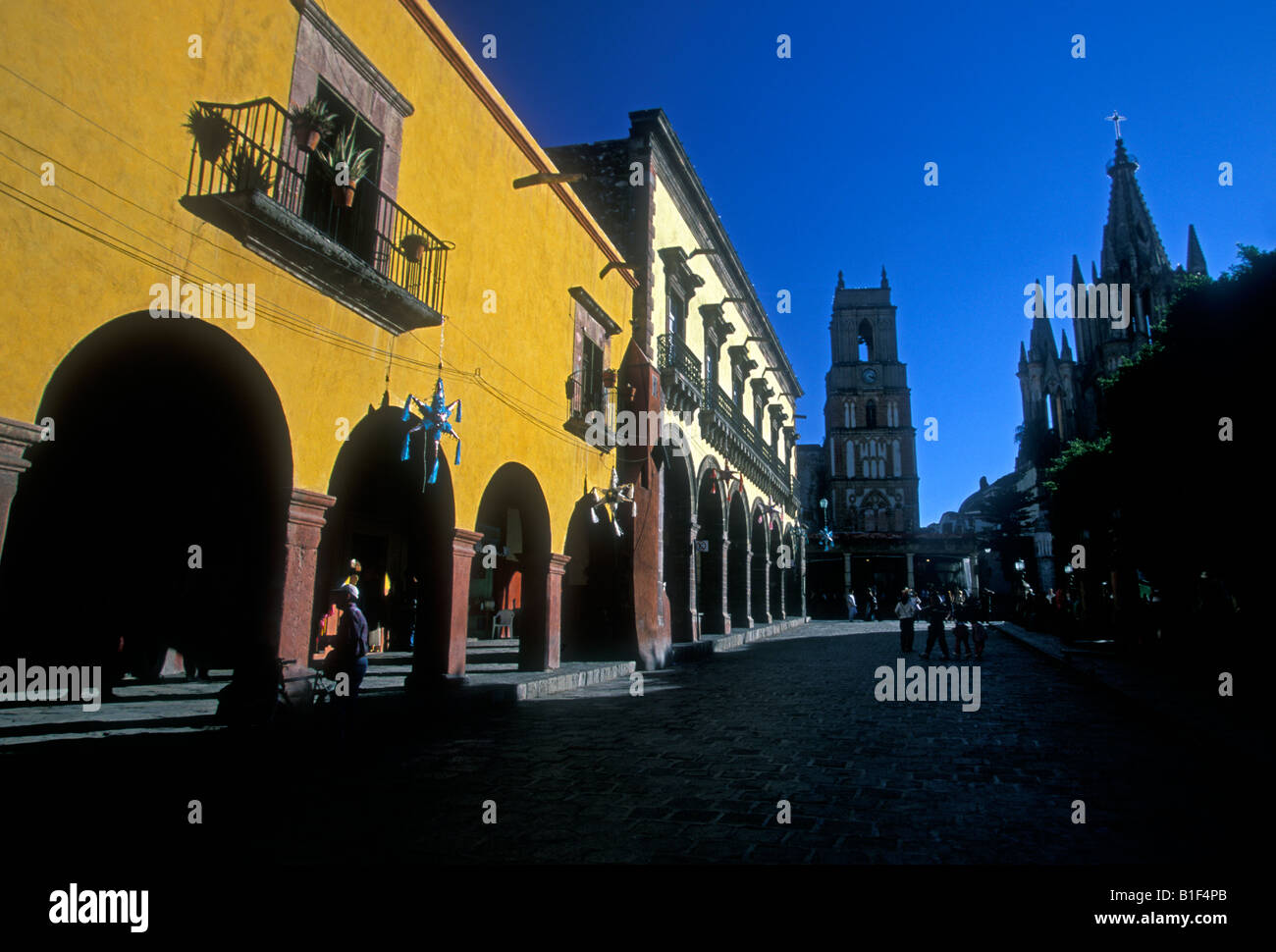 street scene, El Jardin, zocalo, plaza, town of San Miguel de Allende, San Miguel de Allende, Guanajuato State, Mexico Stock Photo