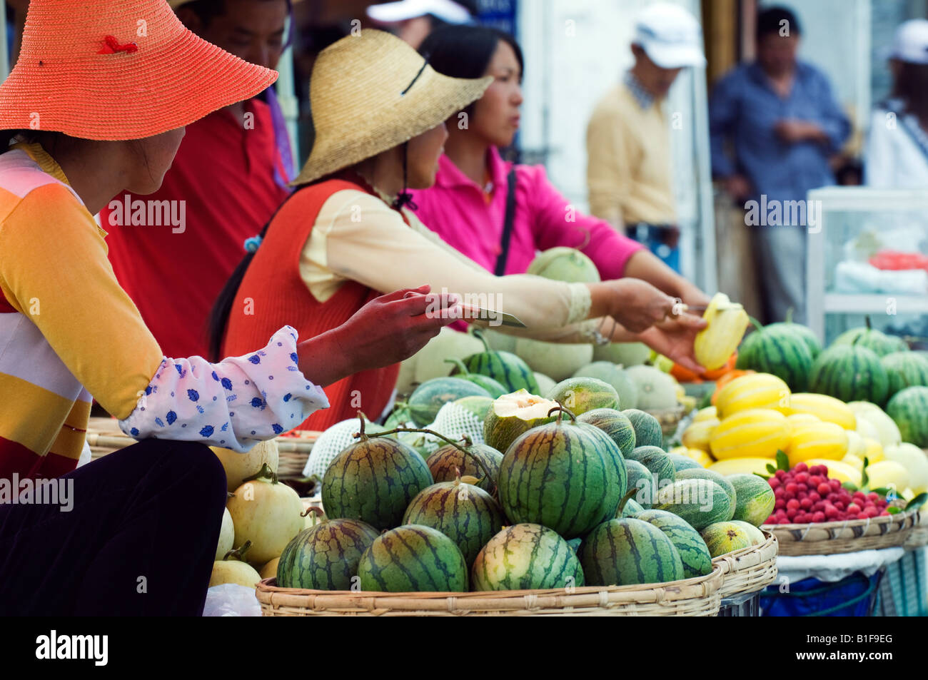 China yunnan province woman hi-res stock photography and images - Alamy