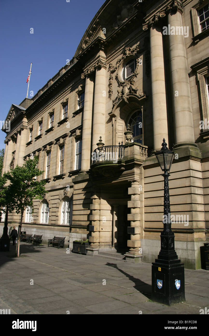 City of Preston, England. The 1903 built Baroque style Preston Crown Court Sessions House entrance at Harris Street. Stock Photo