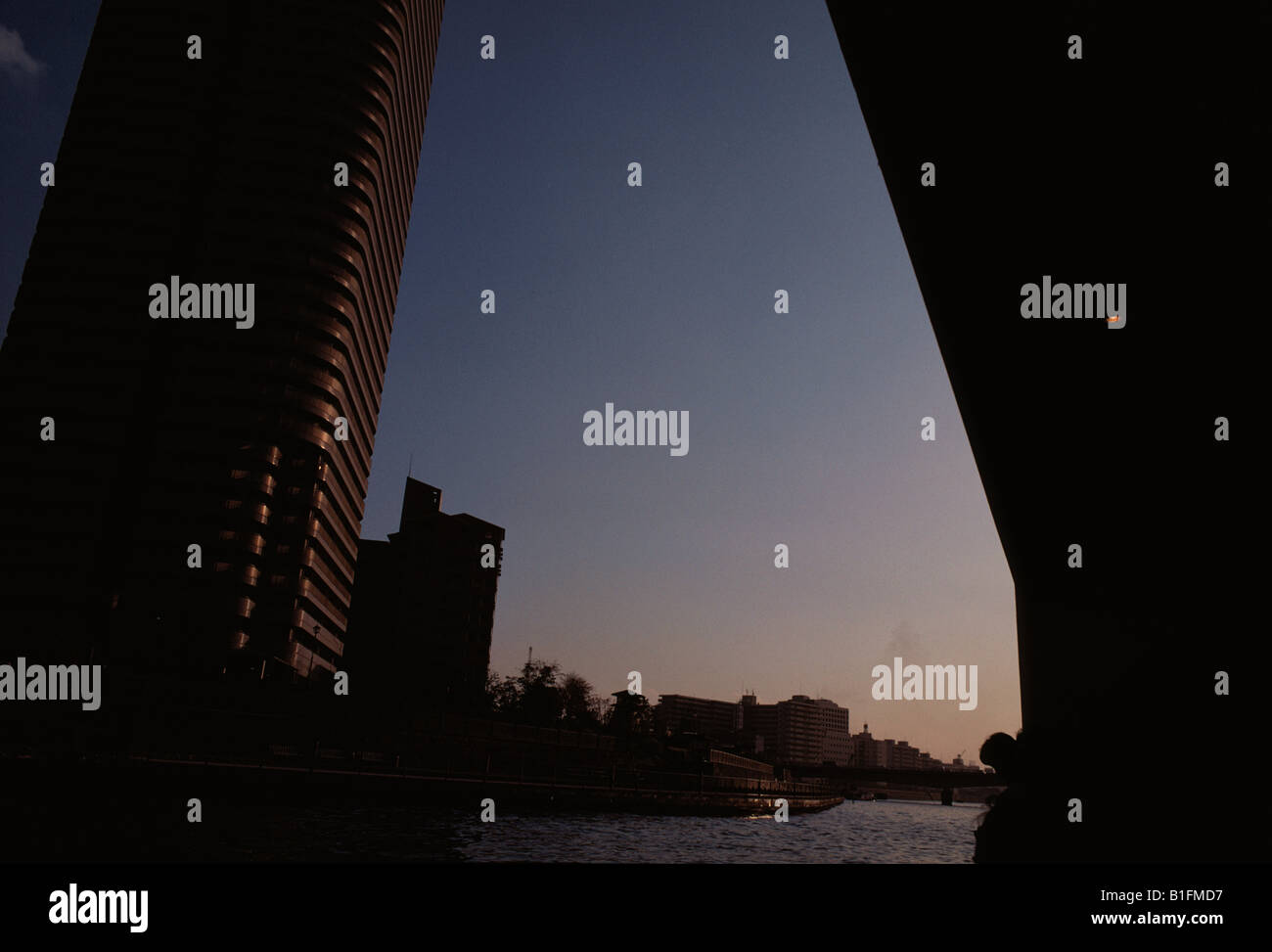 Silhouettes urban buildings morning hi-res stock photography and images ...