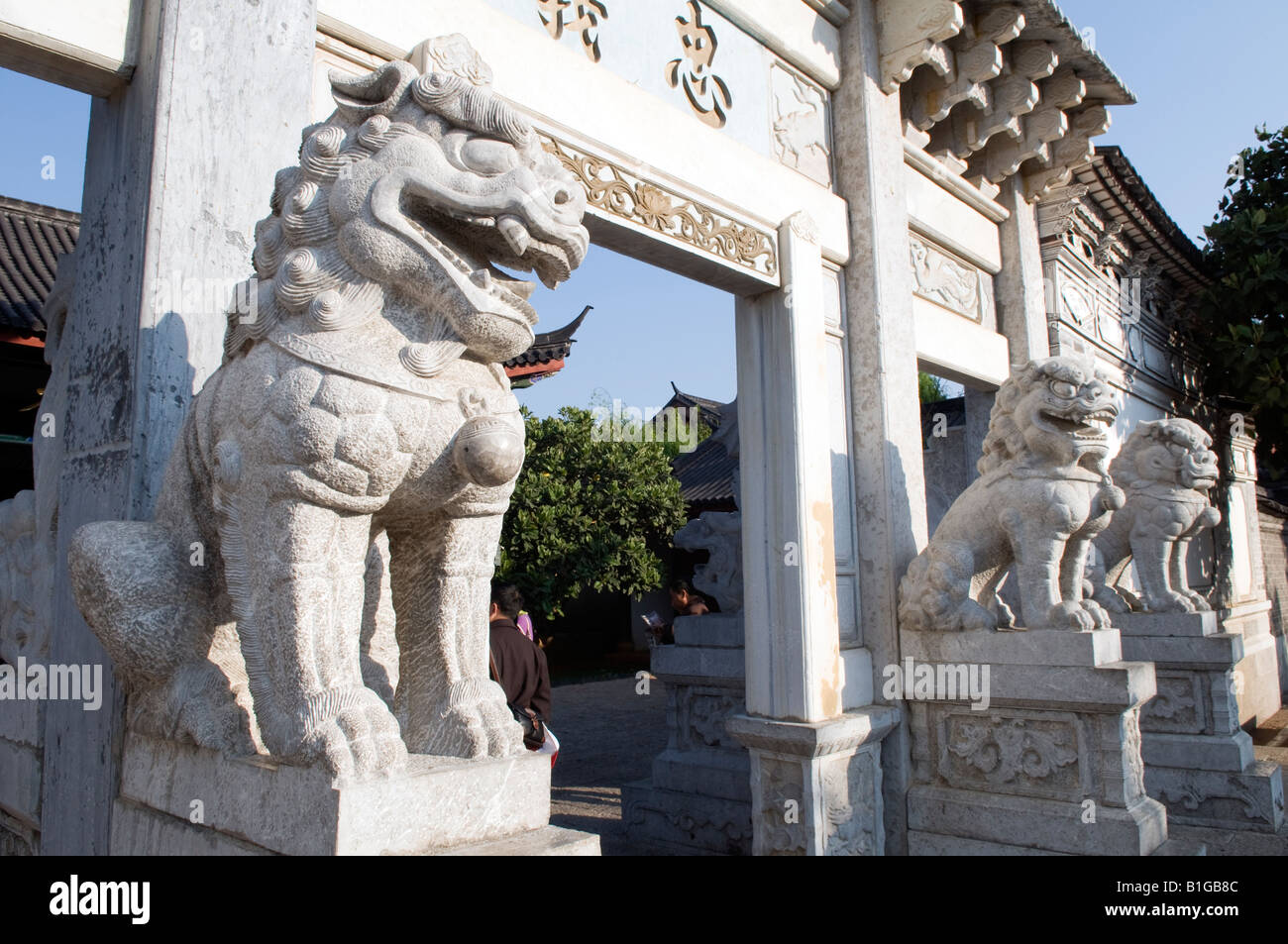 China yunnan lijiang statue hi-res stock photography and images - Alamy
