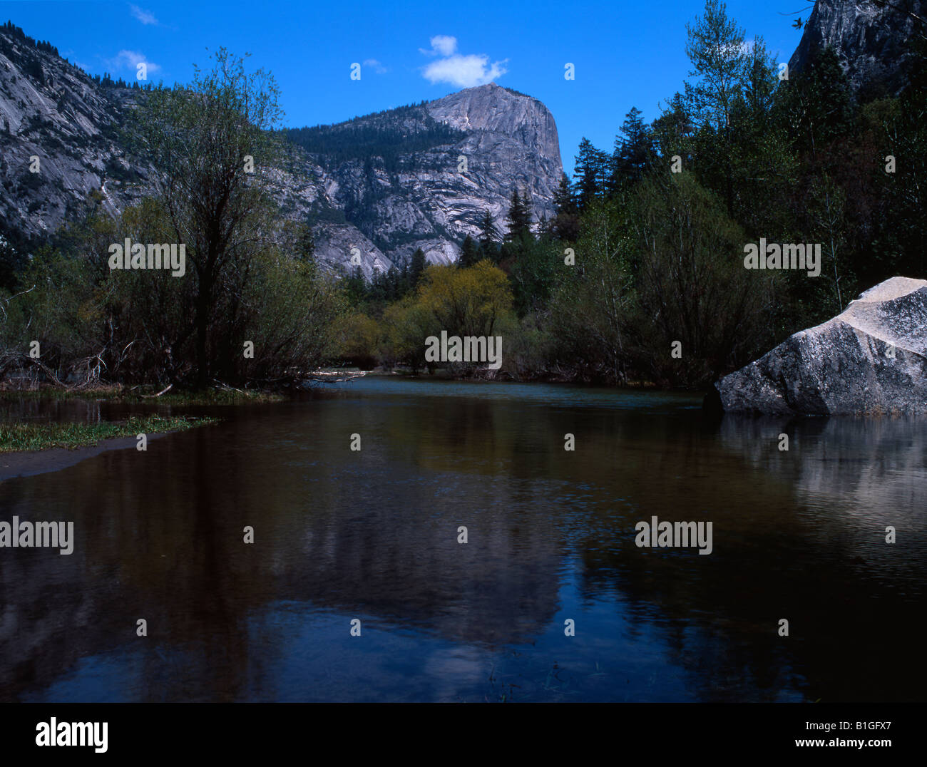 Mirror lake yosemite national park hi-res stock photography and images ...