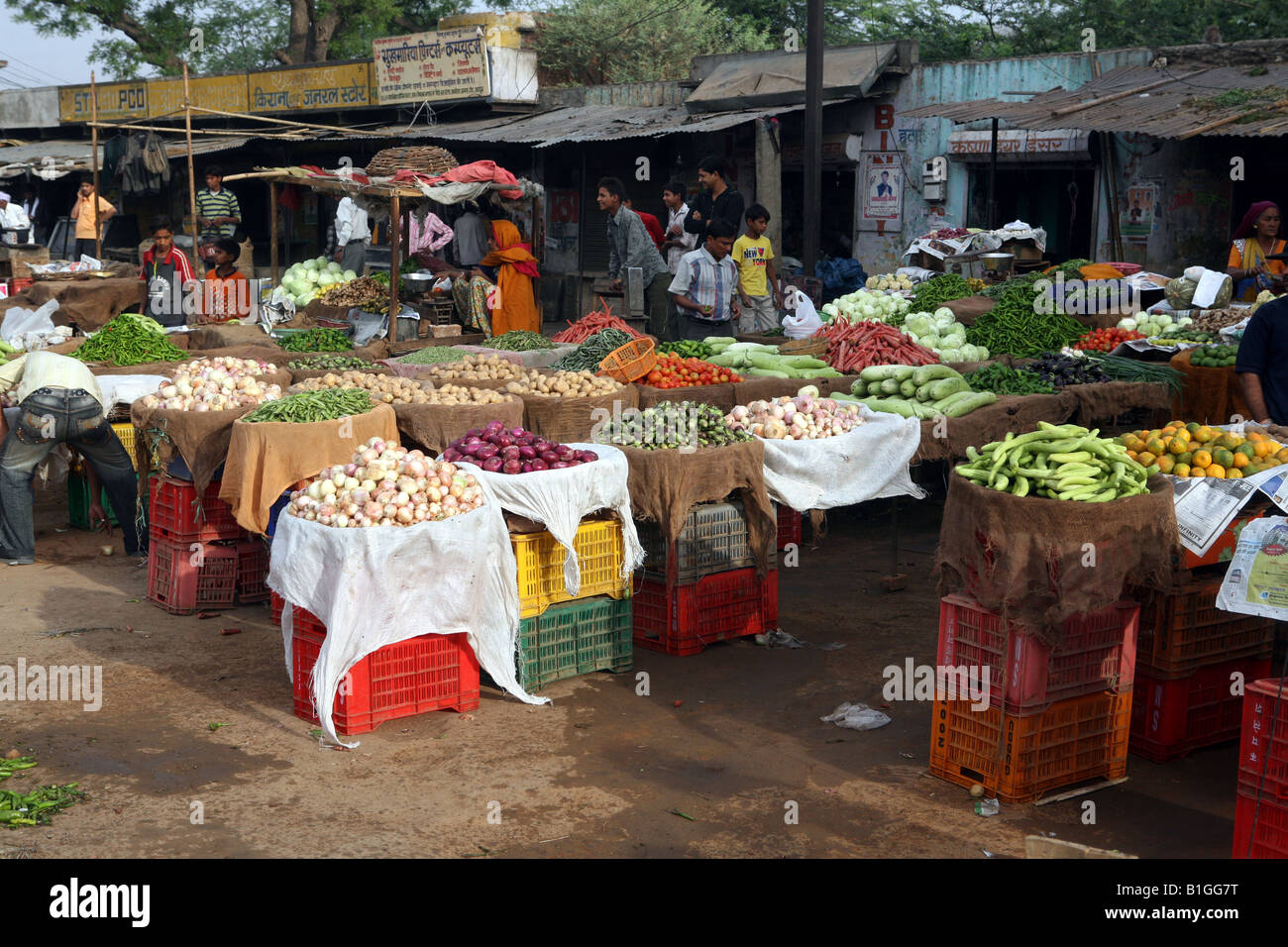 A roadside market between Jaipur and Agra.Fresh fruit vegetables for