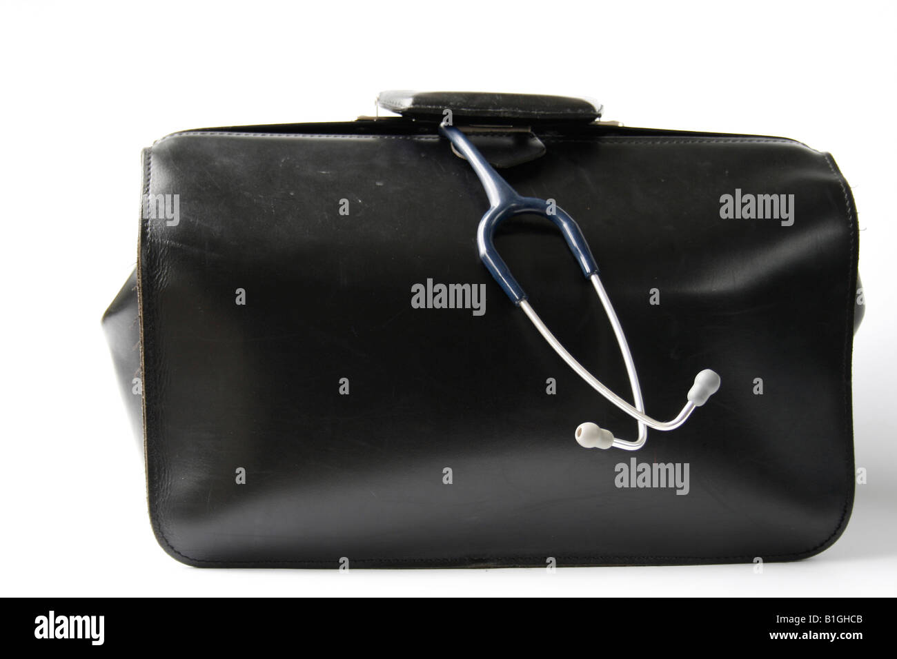 Black Leather Doctors Bag With Stethoscope Stock Photo - Download Image Now  - Bag, Doctor, Stethoscope - iStock