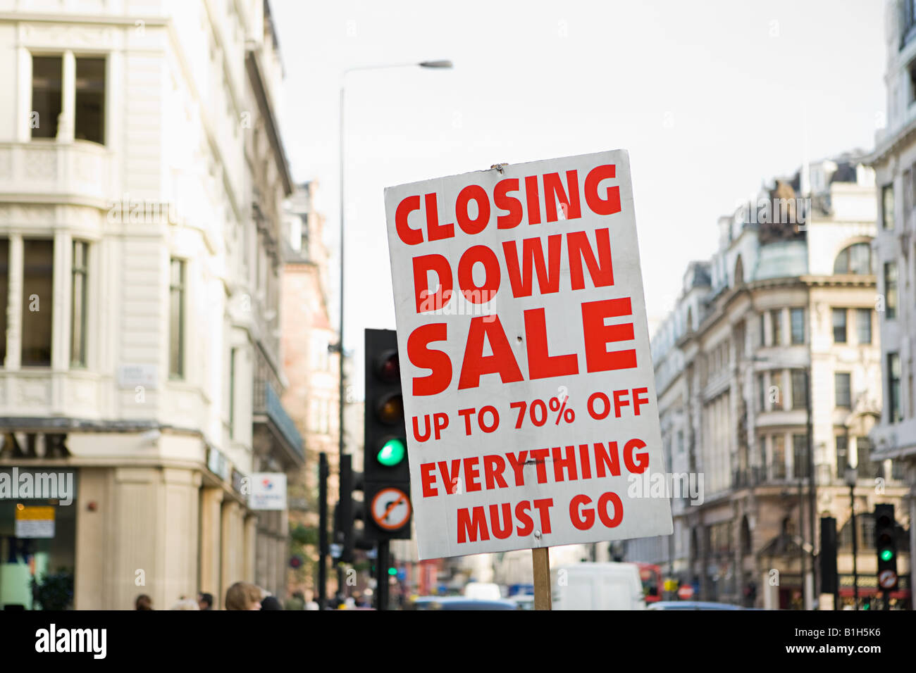 Close down. Closed down. Closed и closed down. Closing down. Закрытые продажи.