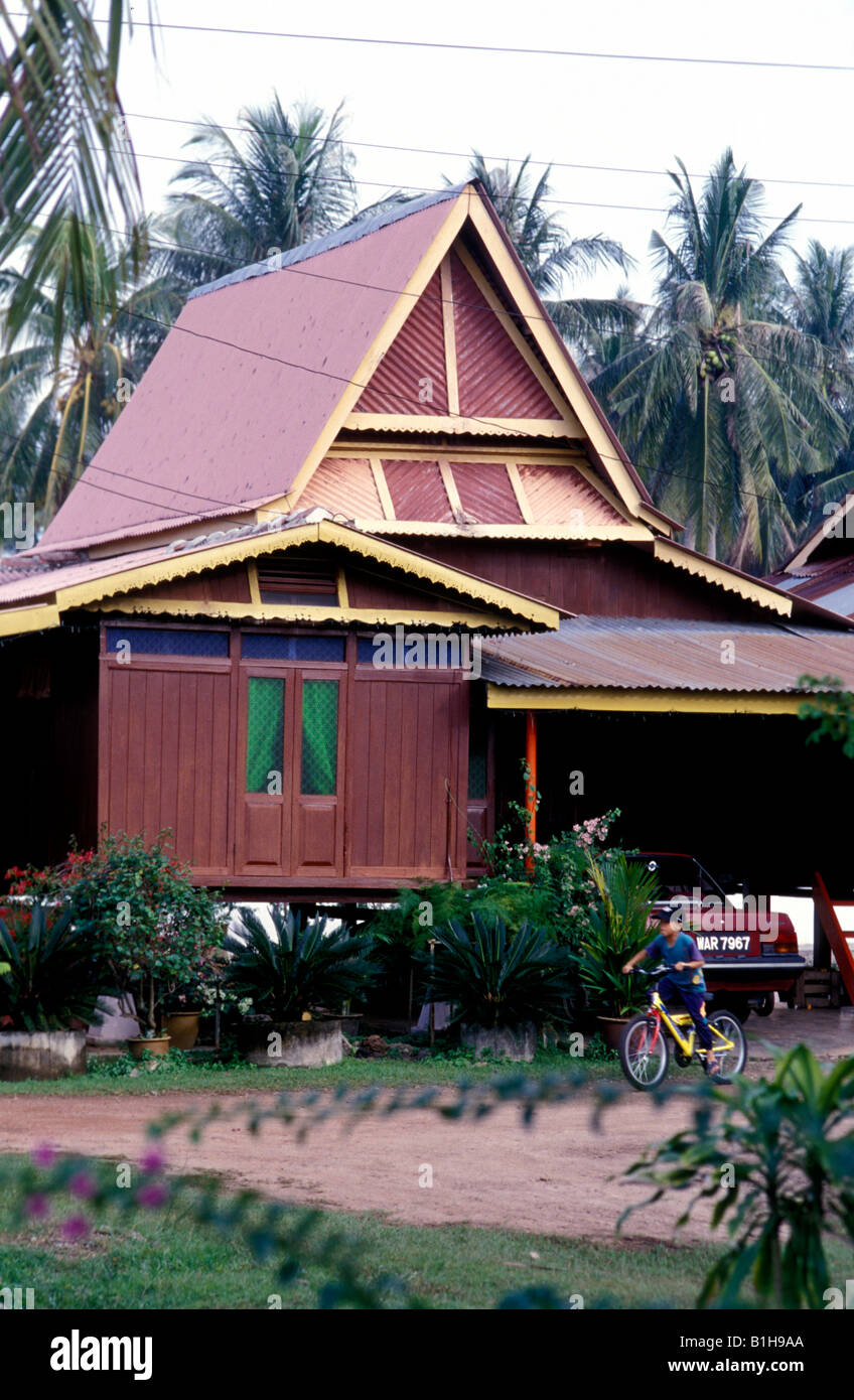 Bumbung Kampung Houses High Resolution Stock Photography And Images Alamy